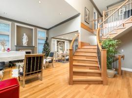 Bright 1BR Suite Near Metrotown Quiet Convenient, hotel din Burnaby