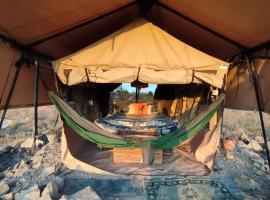 Maanzoni backpackers infinity camp grounds، فندق يسمح بالحيوانات الأليفة في Kenplains
