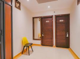 Hotel O by OYO Crystal Empire, hotel dicht bij: Luchthaven Chandigarh - IXC, Zirakpur