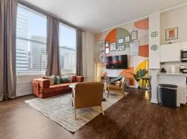 Indy City Stay with Desk Gym - Walk to Convention - sleeps 14