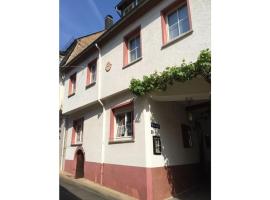 "Altes Winzerhaus" Comfortable holiday residence, Hotel in Wolf