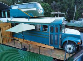 Rooftop Converted School Bus, hotel v destinaci San Marcos La Laguna