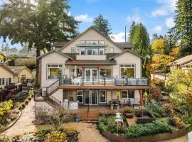 Serene Waterfront Escape w Amazing View & Hot Tub