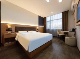 Huayang Hotel, hotel em Qingdao