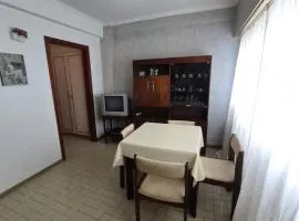 Luminoso depto céntrico para 4 personas 2 amb