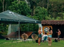 Drop House Hostel - Surf & Skate - Itamambuca, khách sạn ở Ubatuba