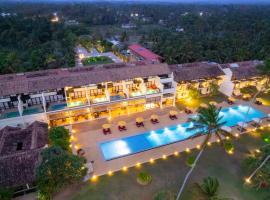 Grand Beach, hotel con alberca en Wadduwa