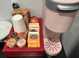 Comfortable Room in heart of Burbank