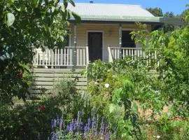Walnut Cottage via Leongatha