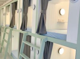 Easy Monday Capsule Resort Bangkok, hotel v destinaci Bangkok
