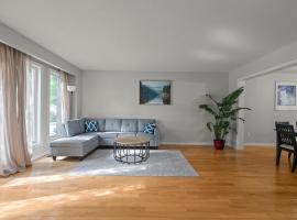 16 Guests Huge Spacious Home Near Ski Resorts, hotel em Barrie