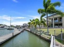 Belle Escapes The Mariner