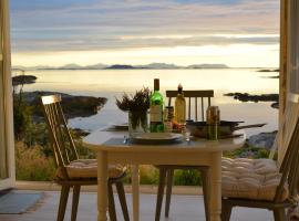 Superior Cottage with Sea View in Senja, cabin sa Senjehesten