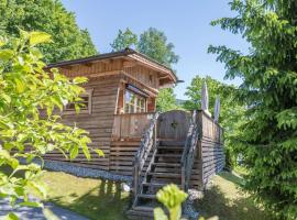 Chalet - Direkt am 5 Sterne Campingplatz Aufenfeld im Zillertal mit Hallenbad und Sauna, ξενοδοχείο σε Aschau