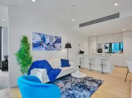 High-Rise Luxury 2-Bedroom Apartment with Pool, Gym and Views