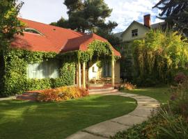 Mistiso's Place Vacation Rentals, hotel em Nelson