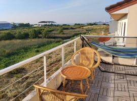 Jonah By The Sea Hideaway Cabin, ξενοδοχείο που δέχεται κατοικίδια σε Ban Sam Maitri