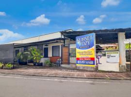 Hotel O near Trans Studio Theme Park formerly Sunset Cozy Residence โรงแรมในMantaak