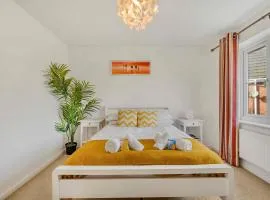 Spacious 4 Bedroom Warrington House with Free Parking Perfect for Contractors, Families and Business Guests