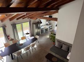 Global Chill Farm Loft, hotel a Rogil