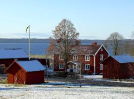 Beautiful Home In Tived With Wifi, hotel en Tived