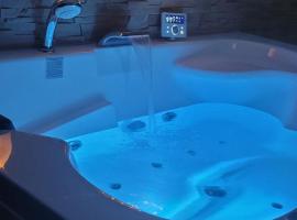 Nid d amour IndoneZen Balneo & table de massage，位于Saint-Nicolas-de-la-Grave的酒店