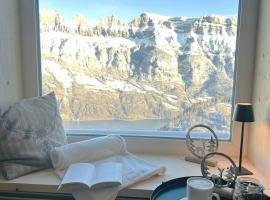 Chalet Waldhüsli - CharmingStay, хотел в Quarten