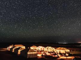 Night Luxury Dunes Camp, hotel v destinaci Merzouga