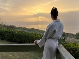 Sea of Galilee Panoramic View, hotel en Ramot