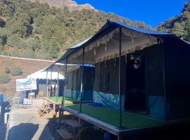 rudraksh vally camp, ξενοδοχείο σε Sari