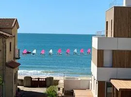 Brise Marine - Appartement 2 chambres avec balcon, vue mer & parking privé à 30 m de la plage