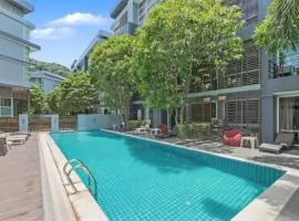Kris - Modern Spacious 2 Bedrooms Condo with Pool