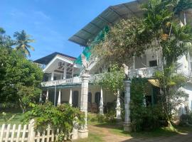 New Verona Hotel, ξενοδοχείο σε Wennappuwa