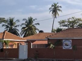 Campement Le Canoë، فندق في Oussouye