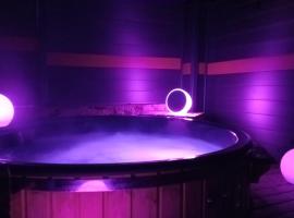 Love Room La Courtisane - Spa, hotel in Niederbronn-les-Bains