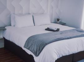 Casa lux boutique guest house, hotel in Newcastle