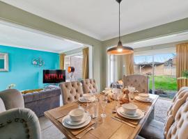 Elegant 4 Bed House - Parking and Garden -Sleeps 8, hotel a Maidstone