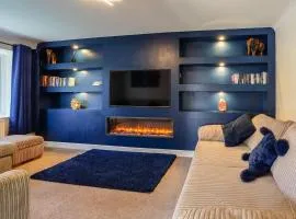 Spacious 4 Bed House - Sleeps 8