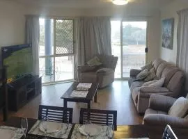 5 242 SeaView, Marine Pde