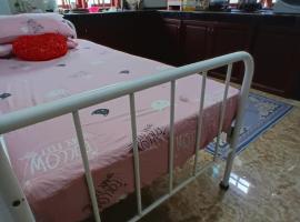 Cassa Bonda Tiny Studio, ξενοδοχείο σε Kampong Bakat