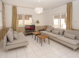 Seaside Villa Luci w jacuzzi, ξενοδοχείο στο Παραλίμνι