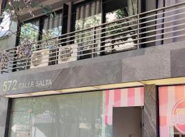 Suit Chalet Santiago，位于圣地亚哥-德尔埃斯特罗的酒店
