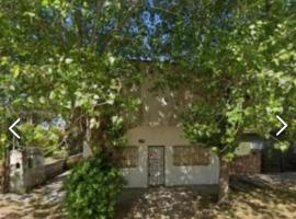 Alquiler en las Toninas a 2 cuadras del mar, hotel in Las Toninas