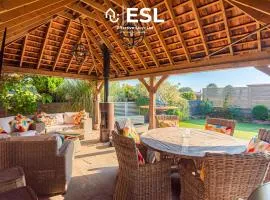 Charming Cottage 3-Bedrooms Sleeps 8 & Hot Tub