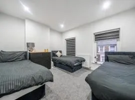 Central Cardiff townhouse for groups