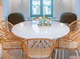 Renovated City Centre Apartment, hotel i Madona