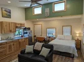 Little Fawn Lookout- Peaceful & Convenient Retreat