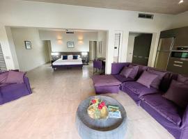 Perfectly positioned in English Hbr !, hotel in English Harbour Town