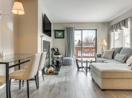 Hike, Bike & Swim: Mt Snow Condo w/ Resort Perks, khách sạn ở West Dover