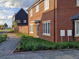 Peterborough - House - Sleeps 8 - Parking - Garden, hotel di Peterborough